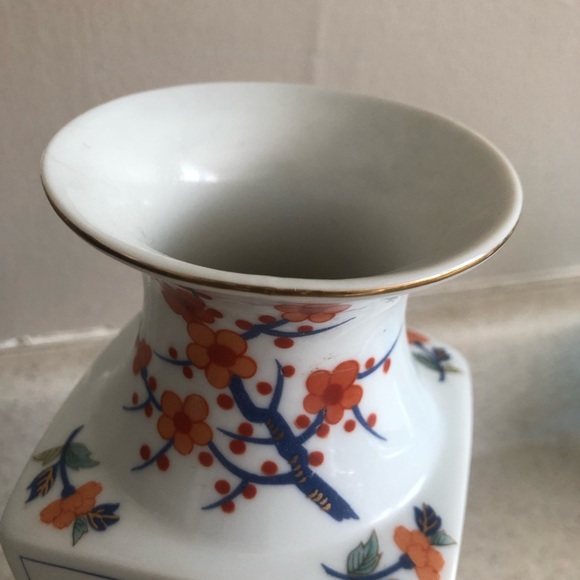 Andrea by Sadek porcelain hand painted vase - Picture 4 of 5